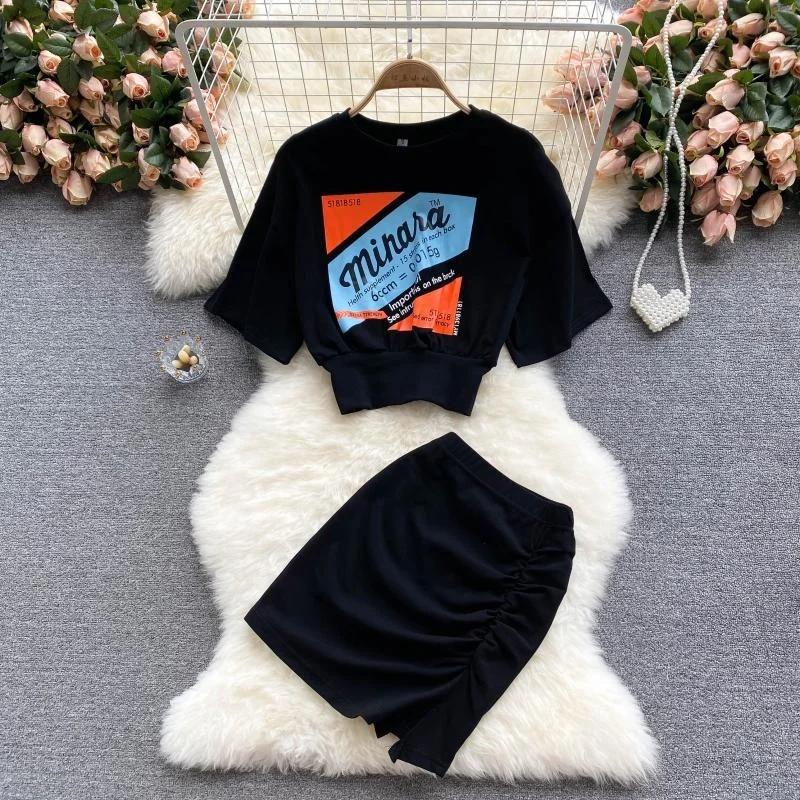 Dwuczęściowy Zestaw Spódnica ShortTops Stroje Dla Kobiet 2021 Lato Nowy Projekt Elastycznej Bawełny Luksusowe Moda Lady Sexy Sweter